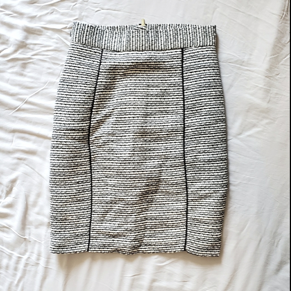 BUNDLE 2 FOR $35  H&M Size 4 Tweed Skirt